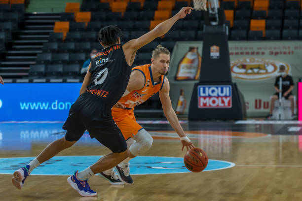 出击都蕴含 出击都蕴含